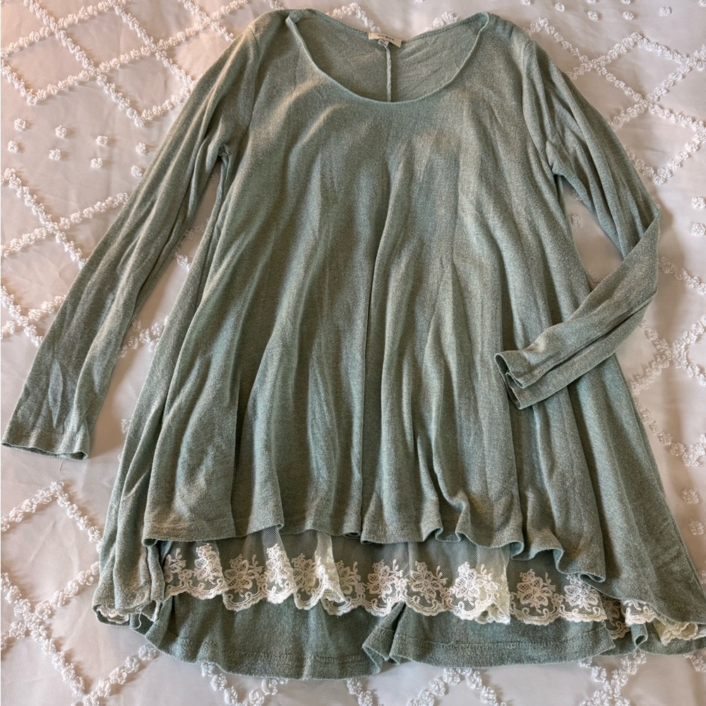 Gorgeous green tshirt dress with lace detail